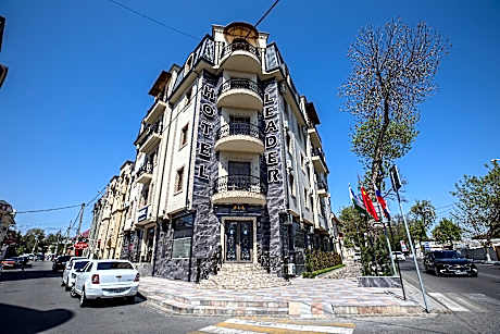 Leader hotel