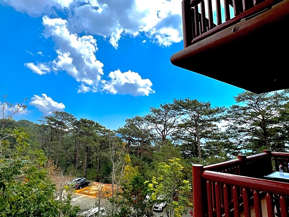 The Forest Lodge at Camp John Hay privately owned unit with parking 371