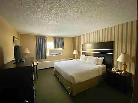 King Suite - Non-Smoking