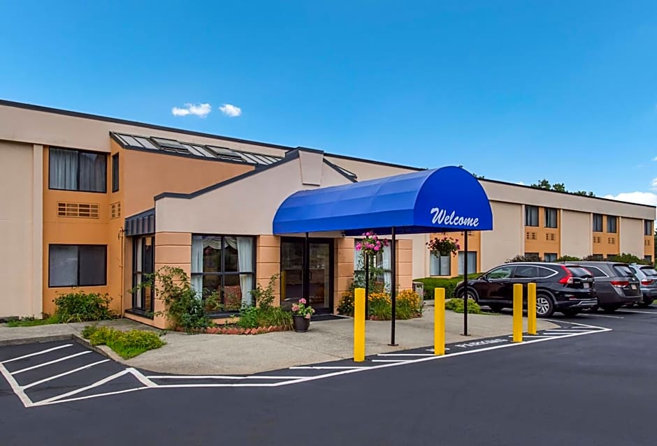 All Seasons Inn & Suites
