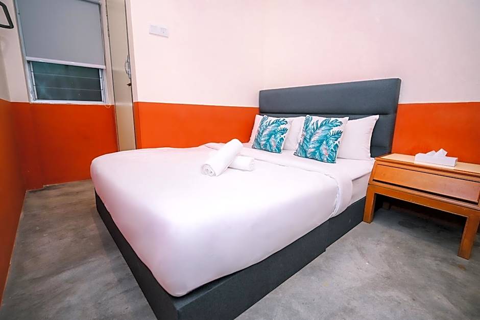 Swing & Pillows - 75 Muntri, Penang