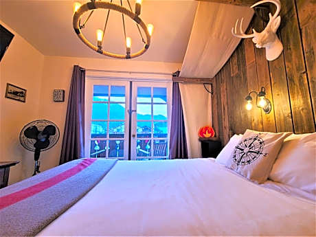 Double Room with Shared Bathroom