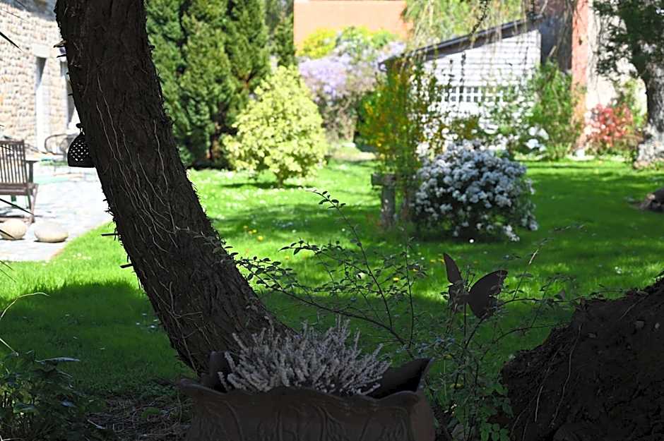 Logis Hôtel La Demeure du Perron