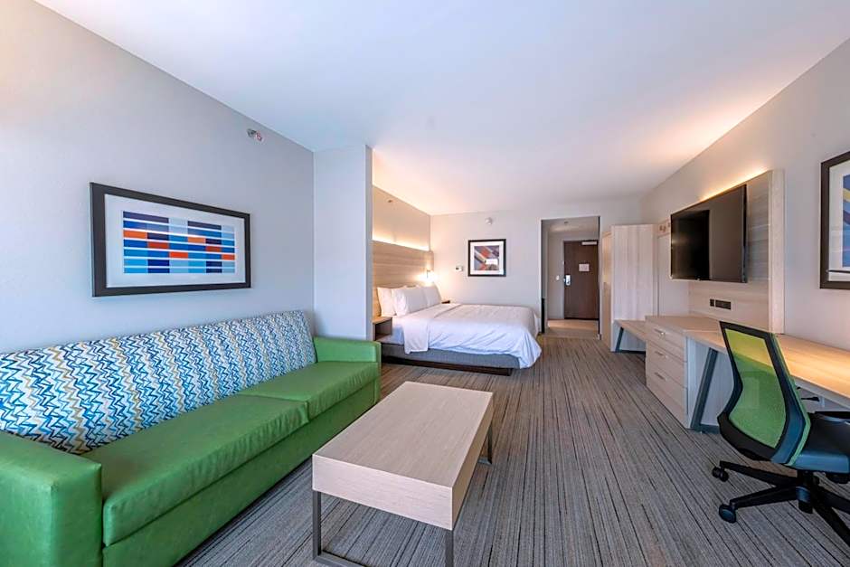 Holiday Inn Express and Suites Staunton By IHG