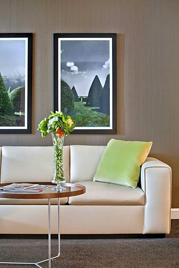 The Logan Philadelphia, Curio Collection by Hilton