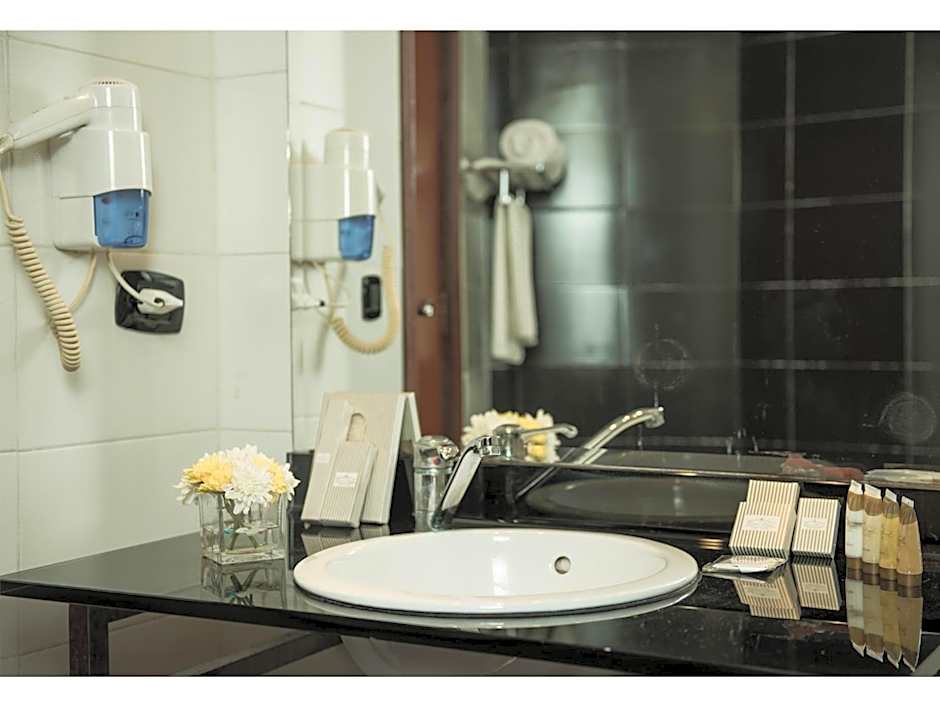 Cherry Maryski Hotel