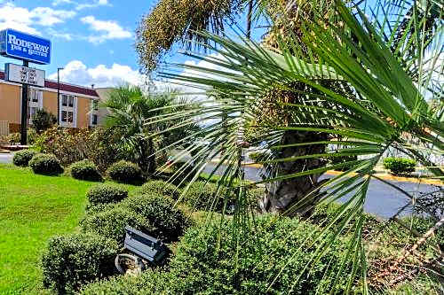 Rodeway Inn & Suites Jacksonville near Camp Lejeune