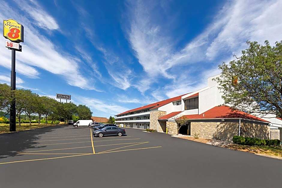 Super 8 by Wyndham Fort Mitchell Cincinnati Area
