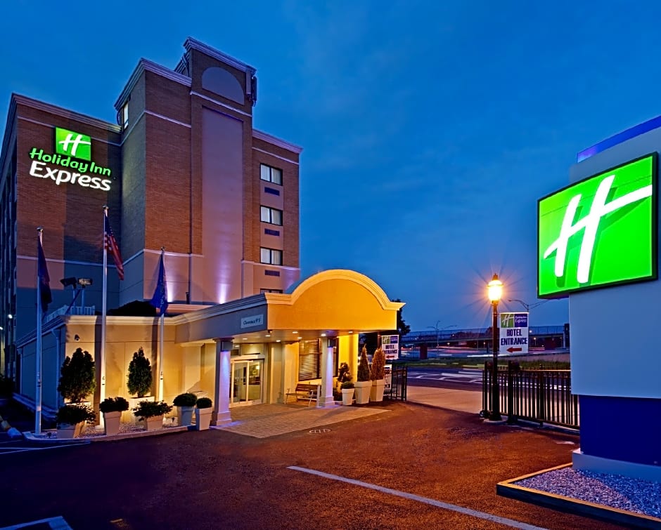 Holiday Inn Express LaGuardia Airport By IHG