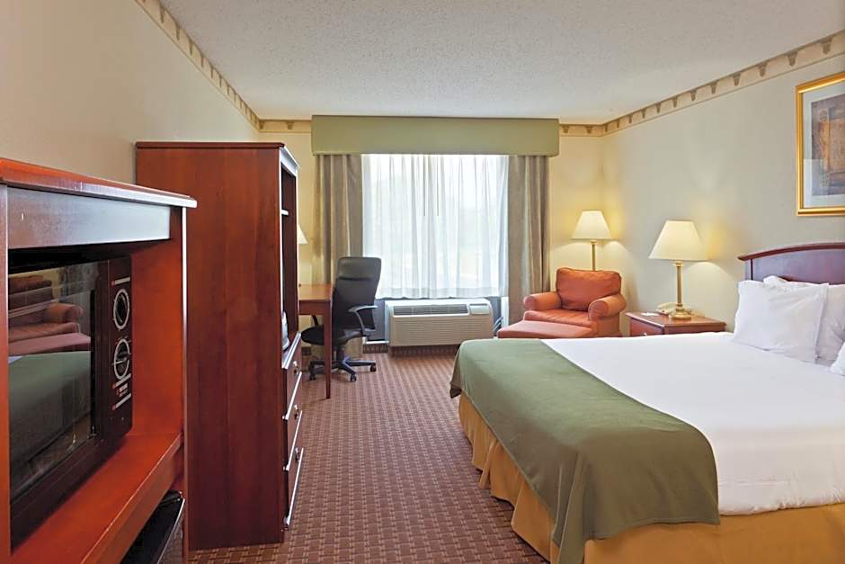 Holiday Inn Express Hotel & Suites-North East By IHG