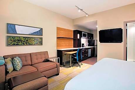 Studio, 1 King, Sofa bed (Mobility and Hearing Accessible w/Roll-in Shower)