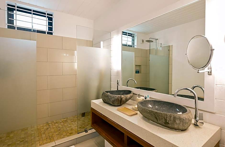 Constance Sakoa Boutik