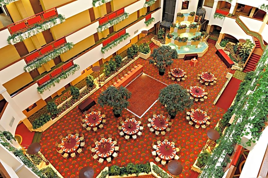 Holiday Inn Hotel & Suites Springfield, an IHG Hotel