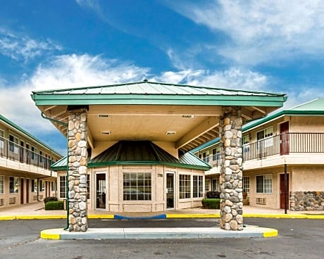 Quality Inn & Suites Minden