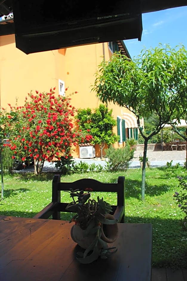 Bed & Breakfast Lucca Fora