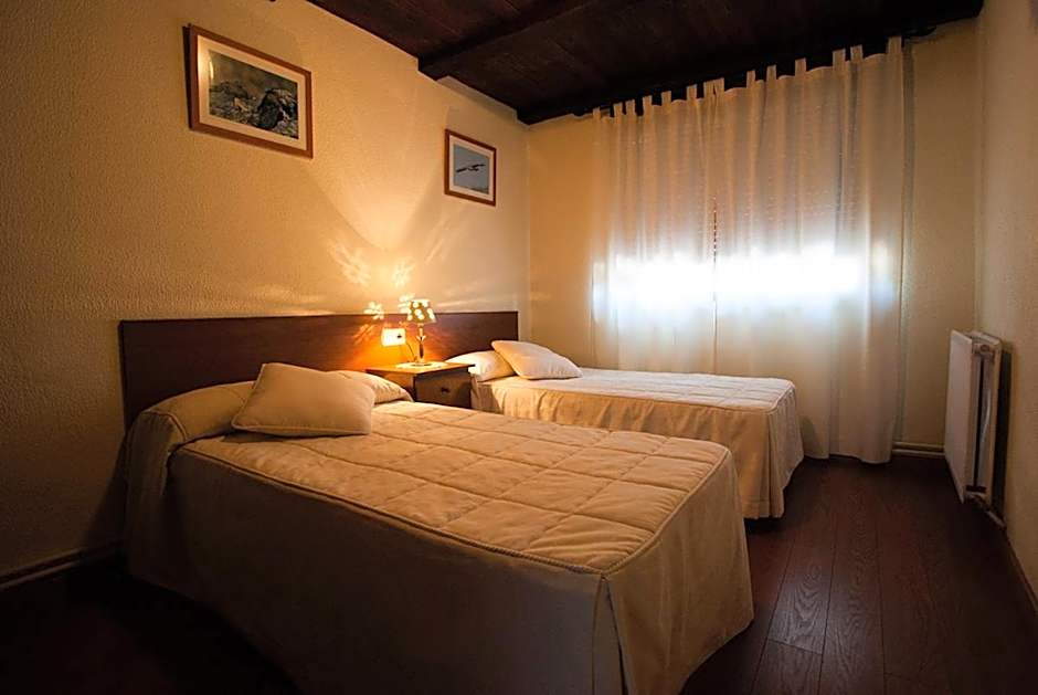 Foto 1 di 4 di Superior 1 Double Bed or 2 Beds