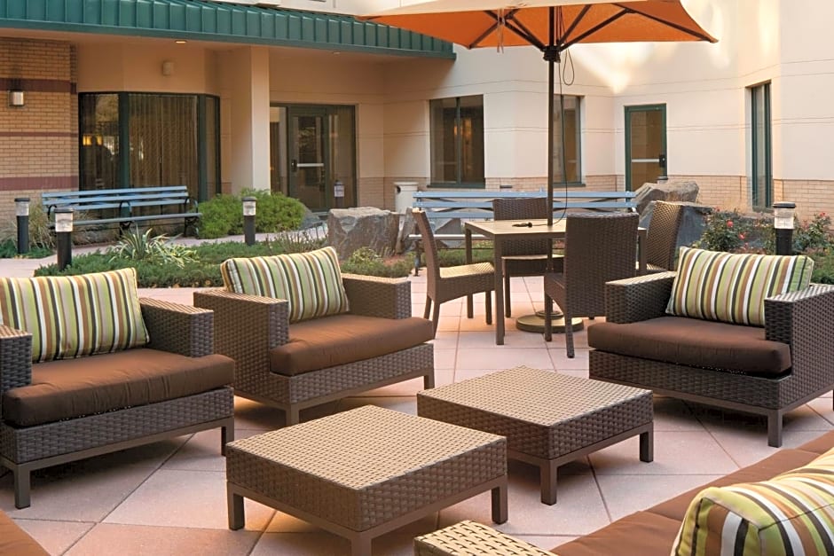 Courtyard By Marriott Jersey City Newport