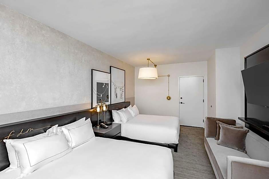 Hotel Fort Des Moines, Curio Collection by Hilton