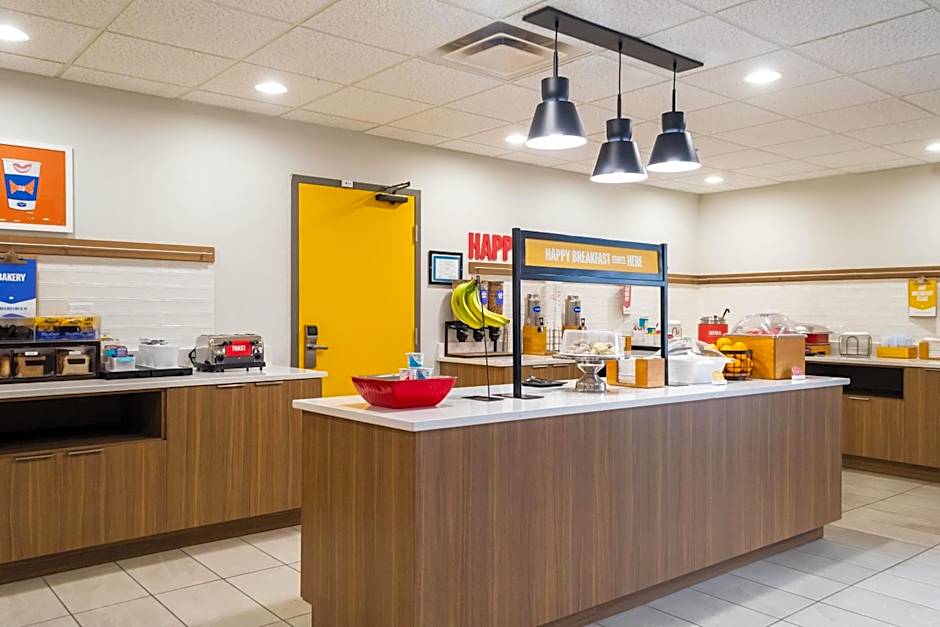 Hampton Inn & Suites Addison