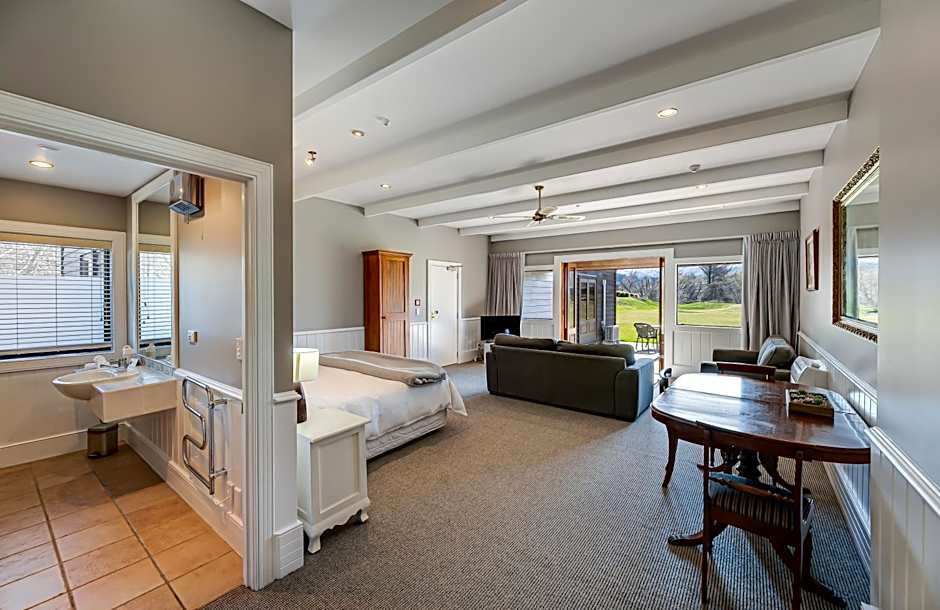 Manata Homestead & Lodge