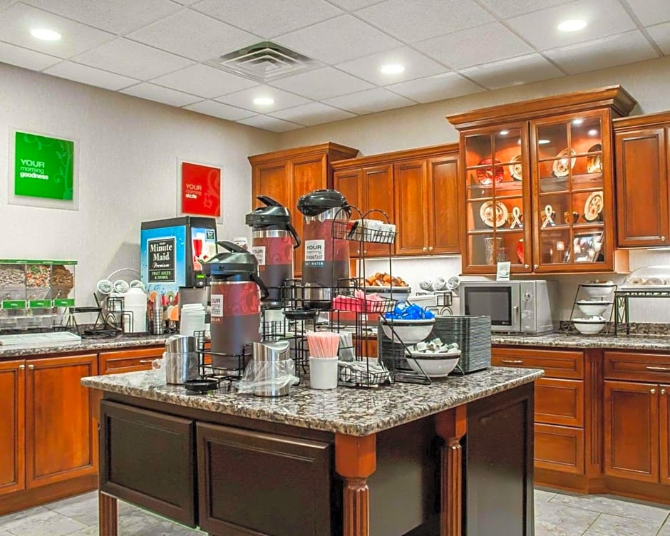 Comfort Inn & Suites Watertown