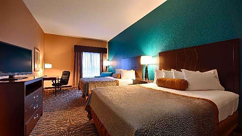 Best Western Plus Hiawatha Hotel