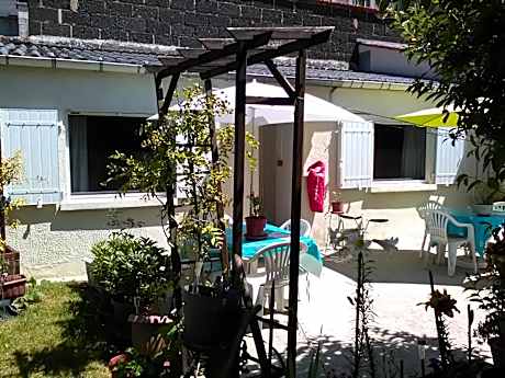 Double Room with Shower and Shared Toilet