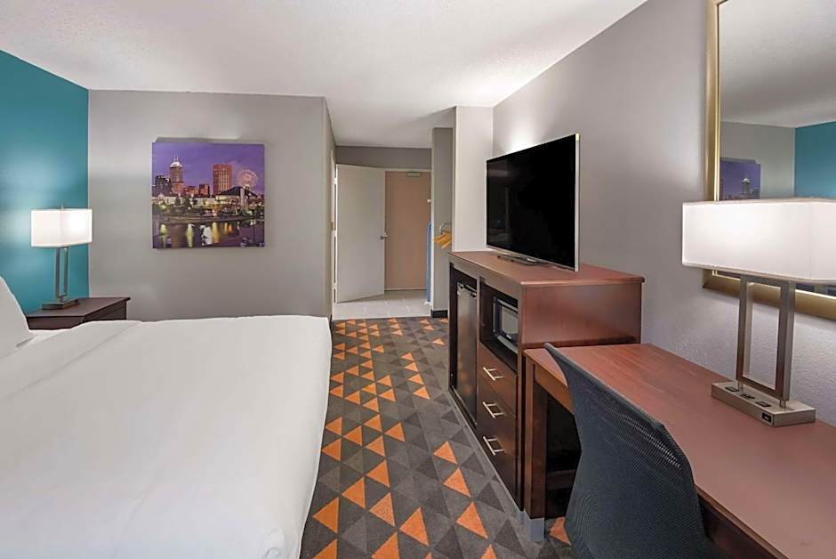 Clarion Pointe Indianapolis Northeast