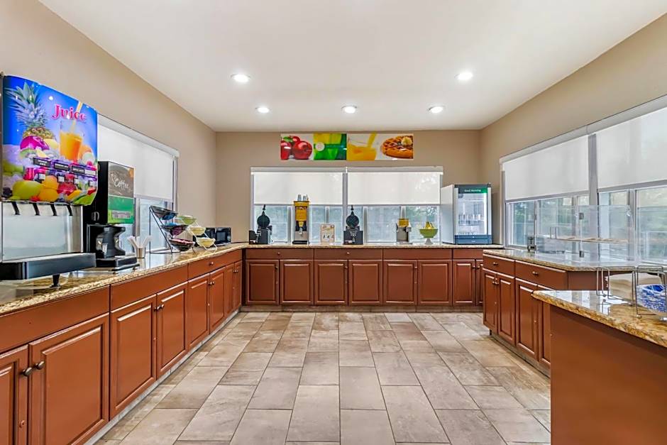 Quality Inn & Suites I-10 Near Fiesta Texas