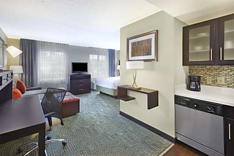 Studio Queen Suite - Non-Smoking