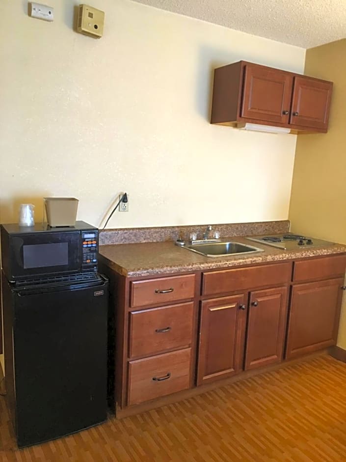 Econo Lodge Inn & Suites Radford-Blacksburg Area