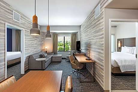 2 Bedroom Suite, Bedroom 1: 1 King, Bedroom 2: 1 King, Sofa Bed