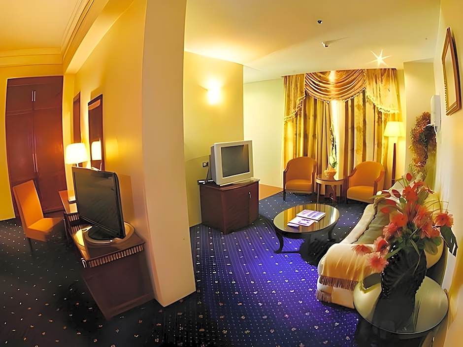 Sarrosa International Hotel And Residential Suites