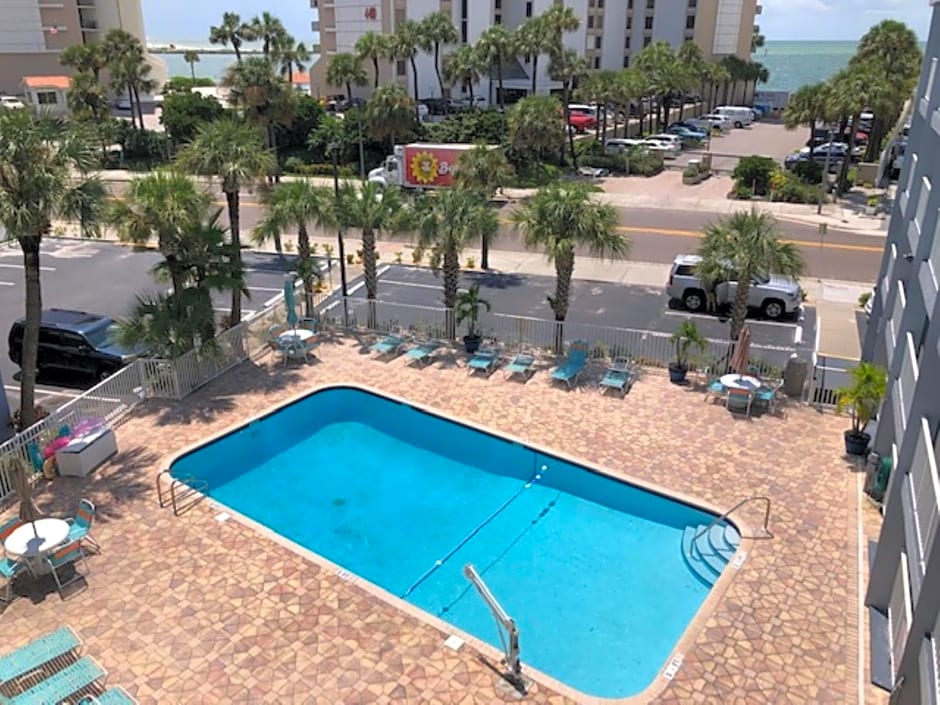 Pelican Pointe Hotel