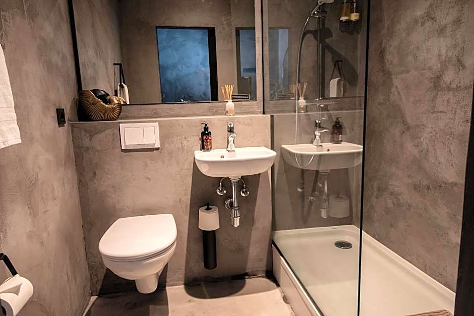 B14 Apartments & Rooms