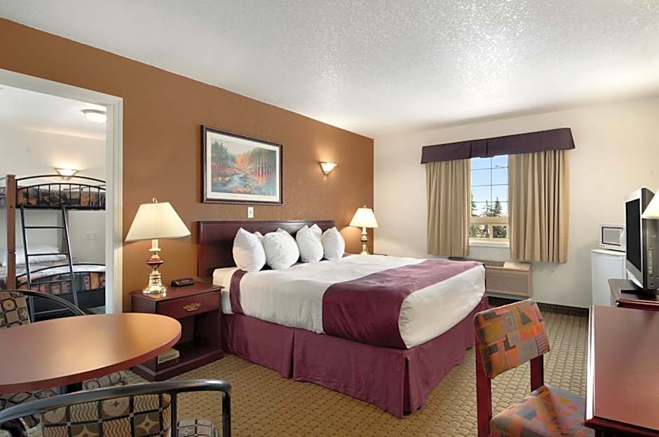 Ramada by Wyndham Red Deer Hotel and Suites