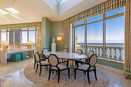 Penthouse Suite, Club lounge access