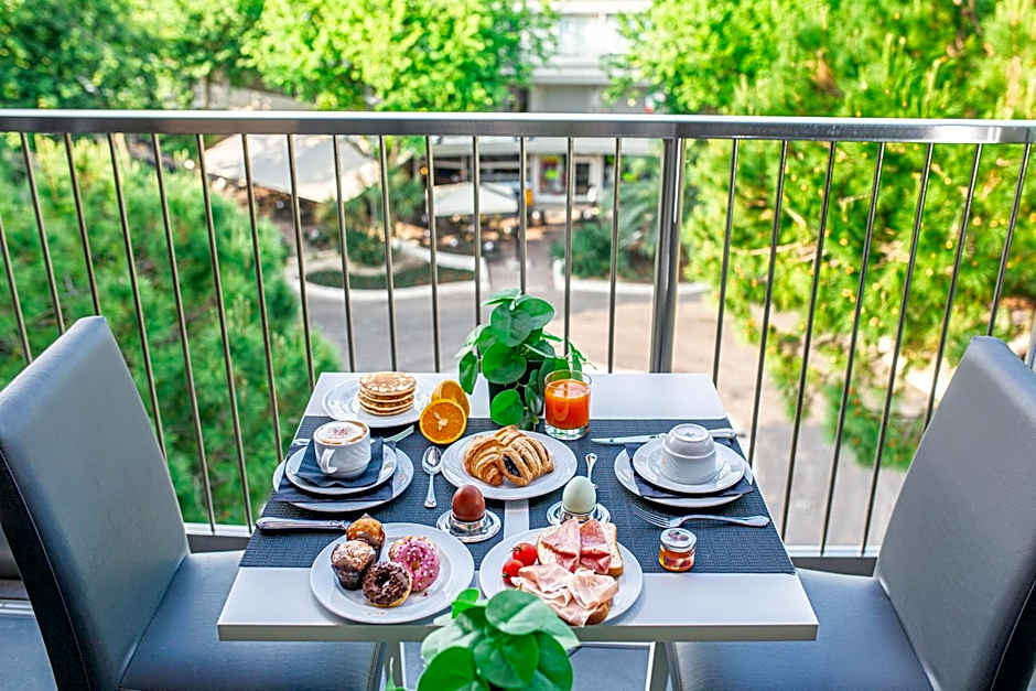 Monaco Suites Hotel