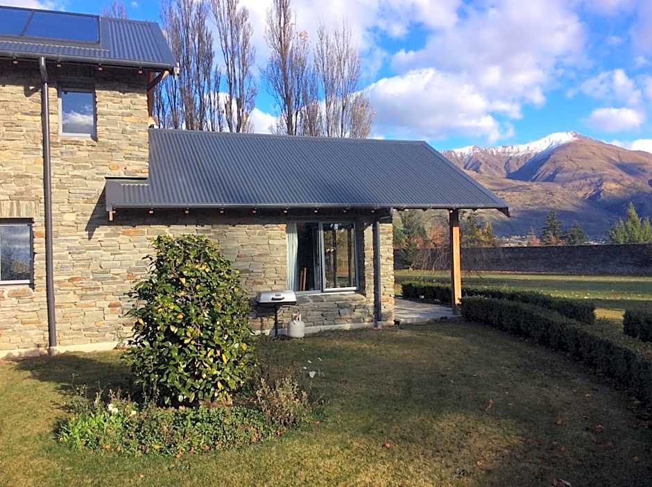 Golfcourse Road Chalets and Lodge