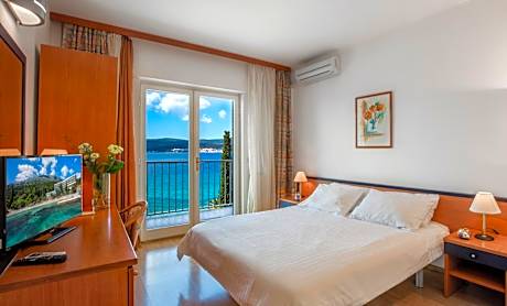 Comfort Double Room with Balcony and Sea View