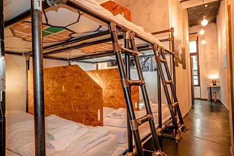 Bed in 6-Bed Mixed Dormitory Room