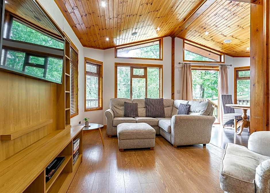 Charlesworth Lodges
