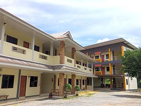 Thanakit Hotel