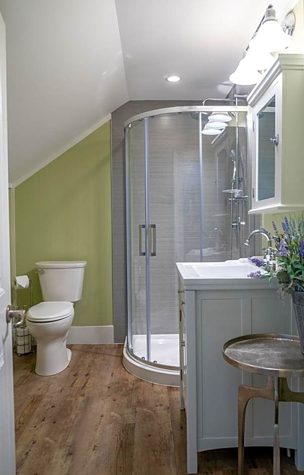 Kelowna Bed & Breakfast - CHATHAM HOUSE