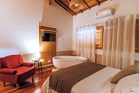 Deluxe Suite with Spa Bath