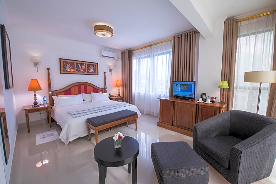 Photo 1 of 6 of Suite