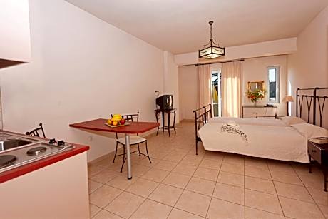 Family One-Bedroom Apartment (2 Adults + 2 Children)