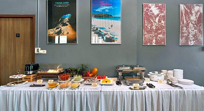 Red Door Samsen Hotel