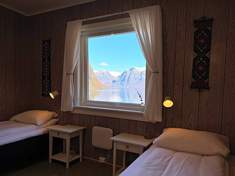 Svingen Guesthouse - Panoramic Fjord Views in Flåm