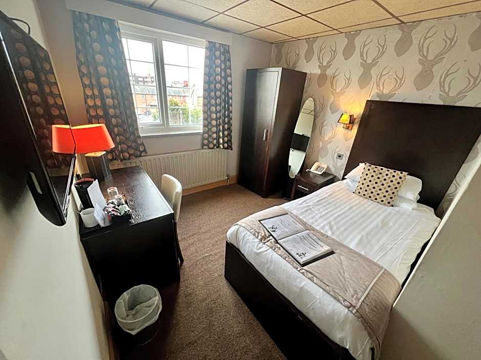 Inn On The Prom At The Fernlea Hotel